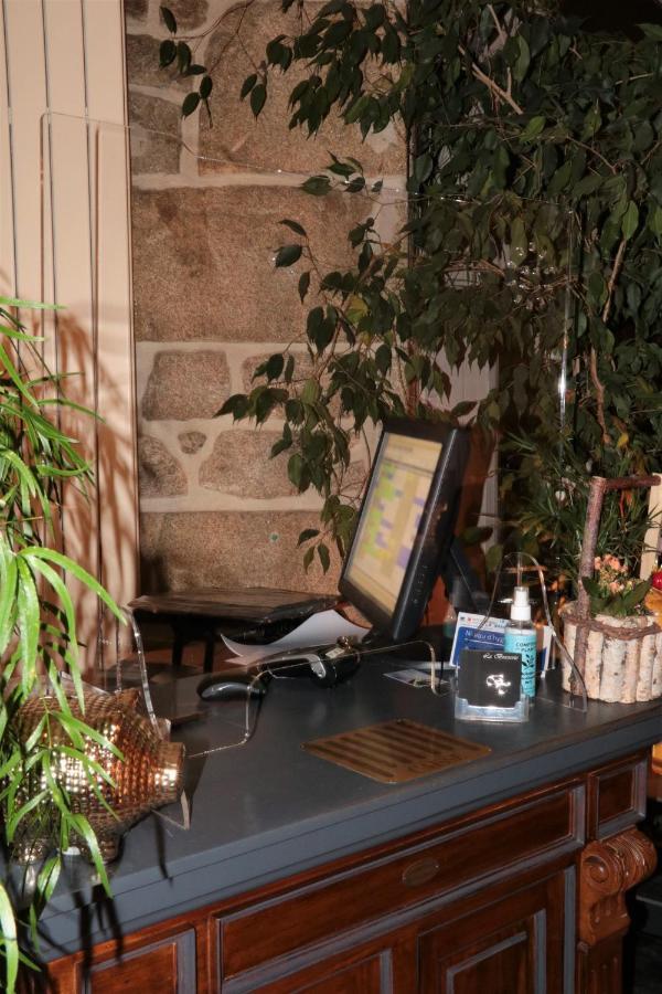 Logis Hotel Restaurant La Brasserie Treignac Dış mekan fotoğraf