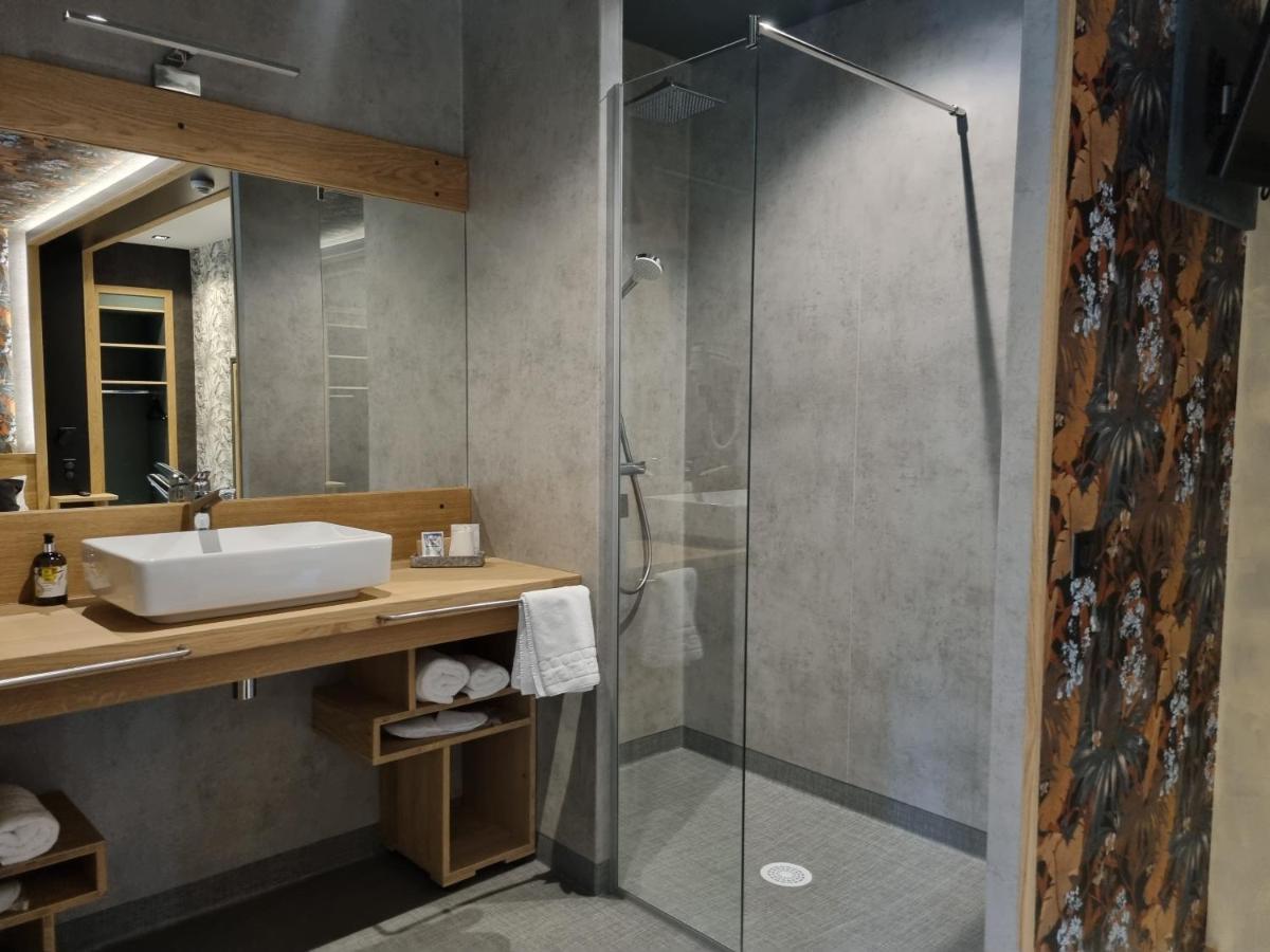 Logis Hotel Restaurant La Brasserie Treignac Dış mekan fotoğraf